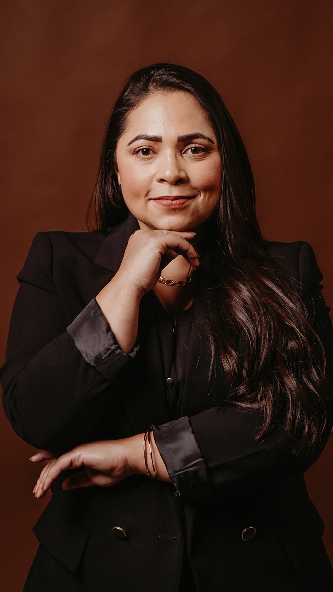 Retrato profissional de uma mulher, produzido pela LiiT Brands